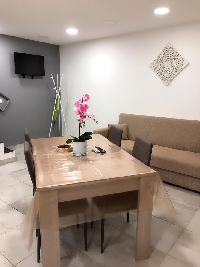 Graphite House Apartment เนเปิลส์ ภายนอก รูปภาพ